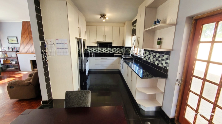 4 Bedroom Property for Sale in Thornton Western Cape